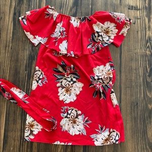 Super cute summer dress. Never worn but cute on!